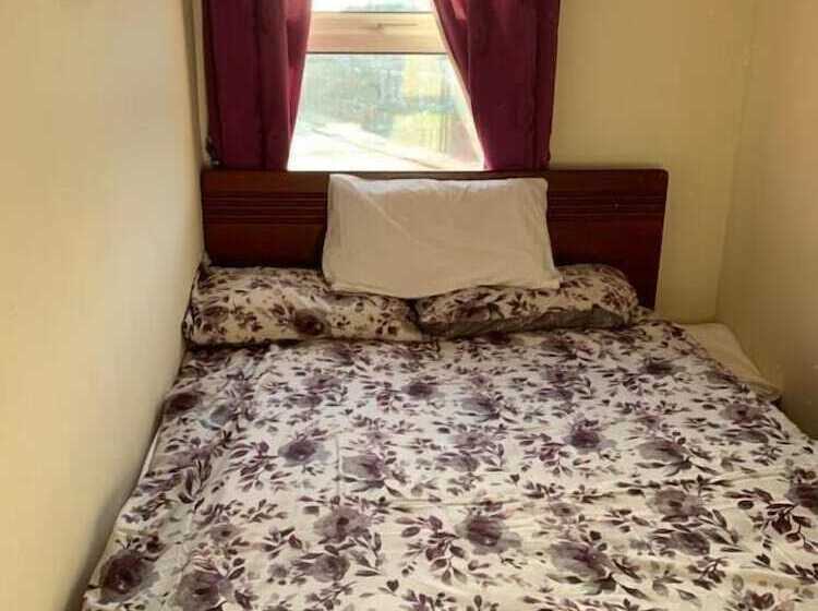 ペンション Busy Bee   Guest House   Self Service