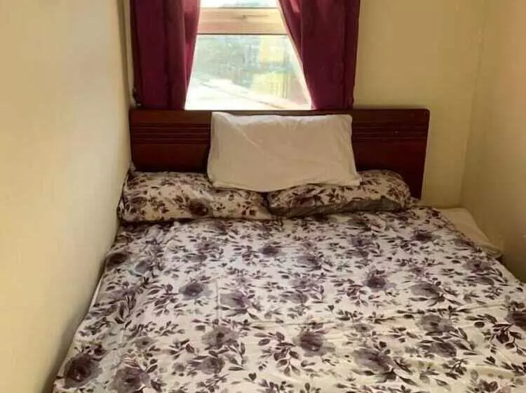 ペンション Busy Bee   Guest House   Self Service