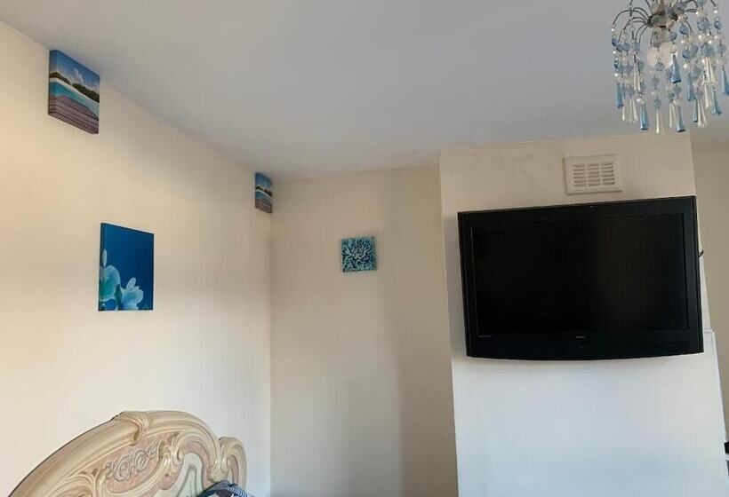 ペンション Busy Bee   Guest House   Self Service