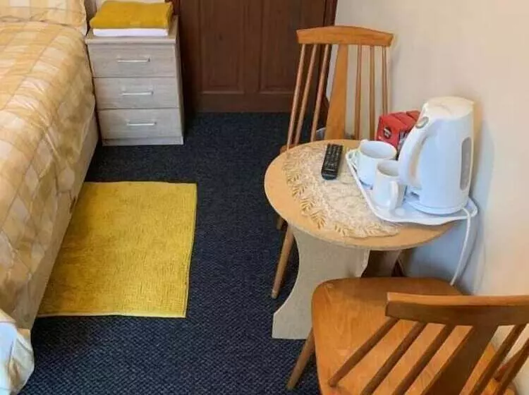 ペンション Busy Bee   Guest House   Self Service