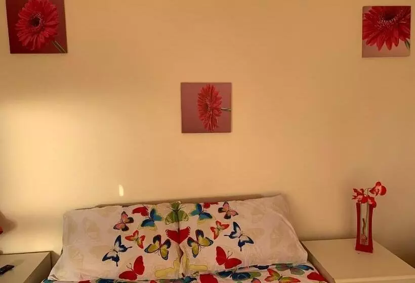 ペンション Busy Bee   Guest House   Self Service