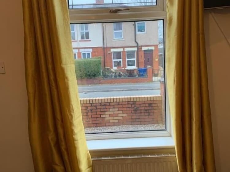 ペンション Busy Bee   Guest House   Self Service