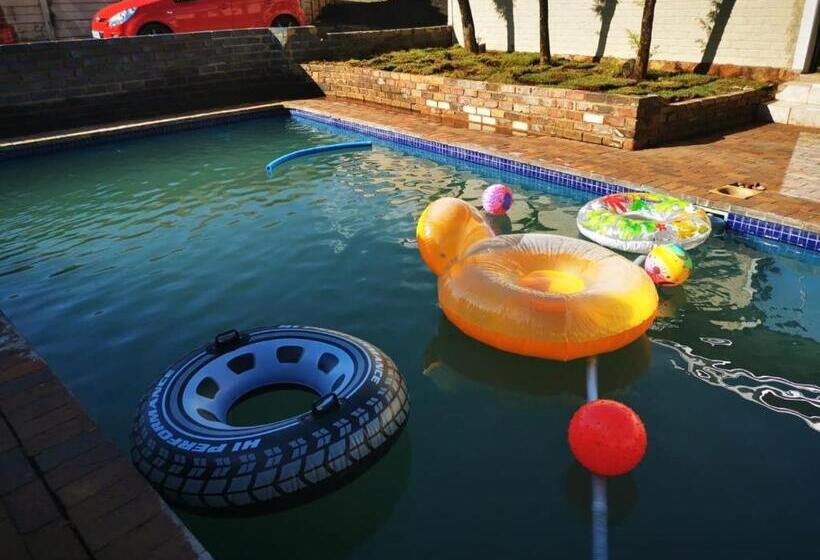 Пансион Capitalt Luxury Guest House