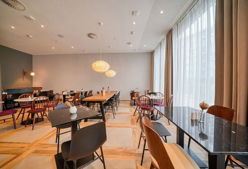 ホテル Vienna House Easy by Wyndham Freiburg City
