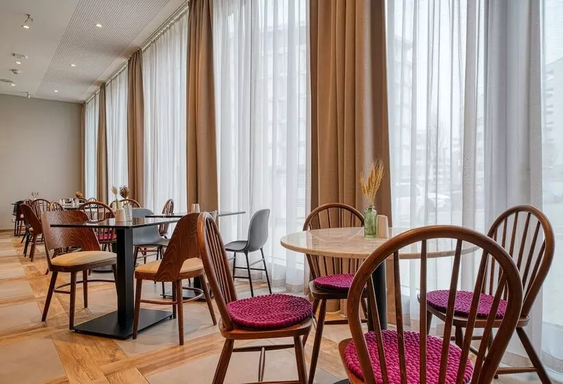 ホテル Vienna House Easy by Wyndham Freiburg City