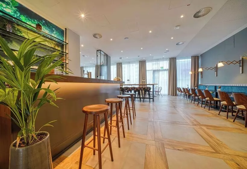 ホテル Vienna House Easy by Wyndham Freiburg City