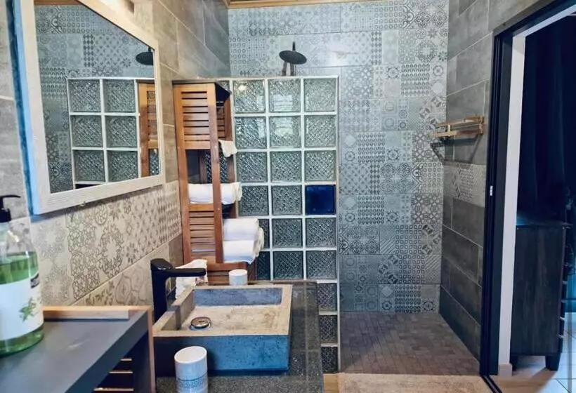 تختخواب و صبحانه Chambres Et Tables D Hote Du Voyageur