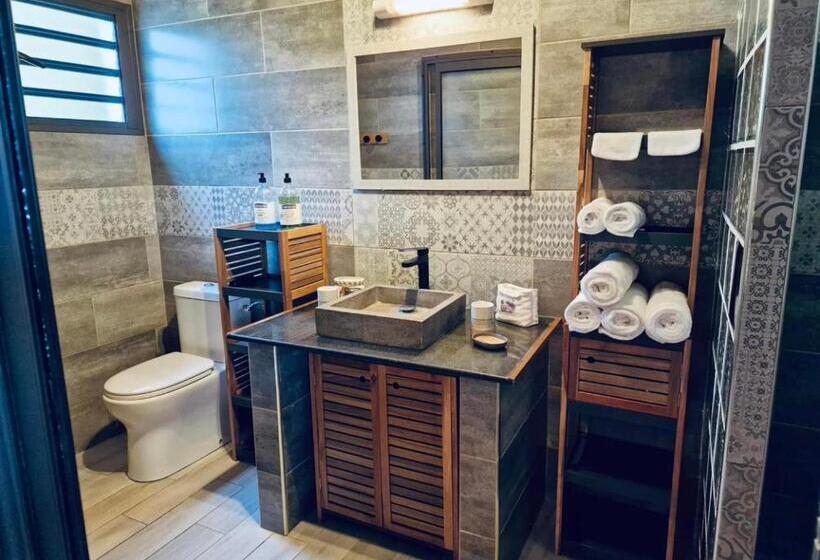 تختخواب و صبحانه Chambres Et Tables D Hote Du Voyageur