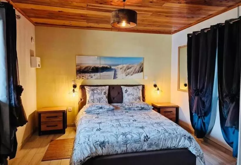 تختخواب و صبحانه Chambres Et Tables D Hote Du Voyageur