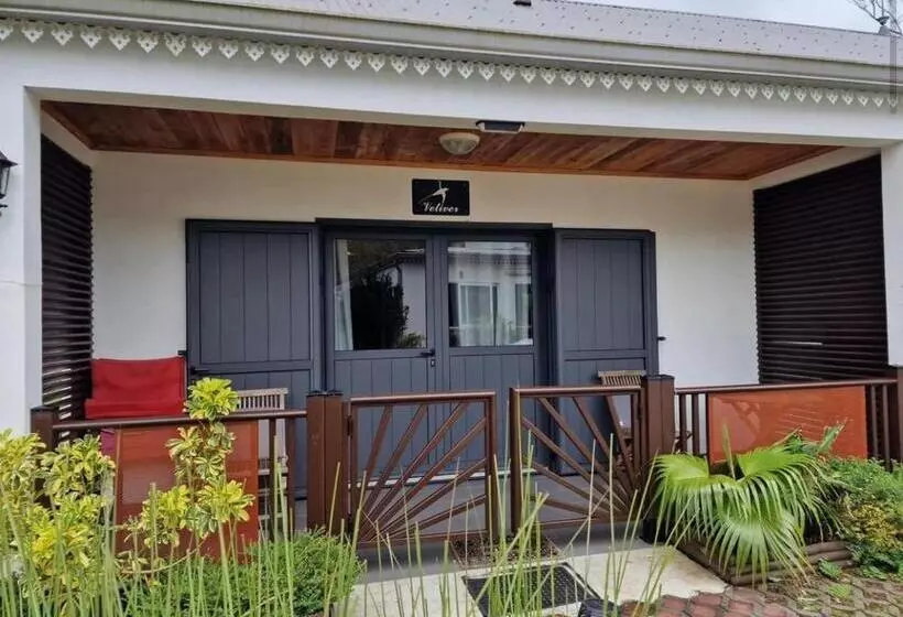 تختخواب و صبحانه Chambres Et Tables D Hote Du Voyageur