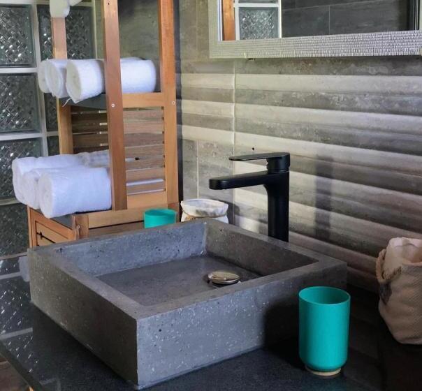 تختخواب و صبحانه Chambres Et Tables D Hote Du Voyageur