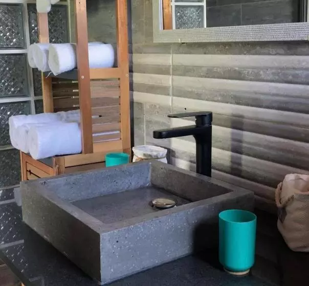 تختخواب و صبحانه Chambres Et Tables D Hote Du Voyageur