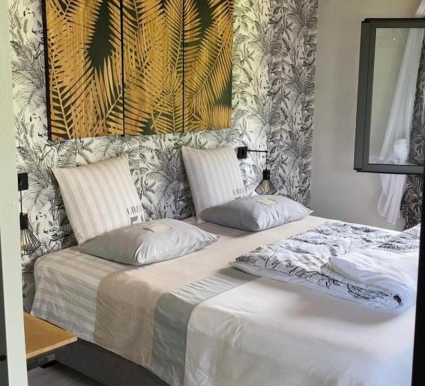 تختخواب و صبحانه Chambres Et Tables D Hote Du Voyageur