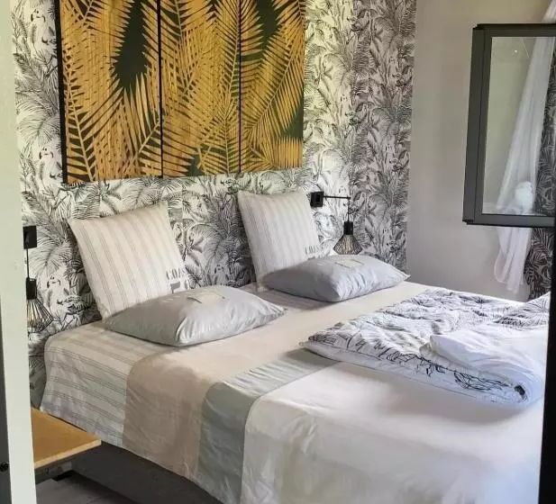 تختخواب و صبحانه Chambres Et Tables D Hote Du Voyageur