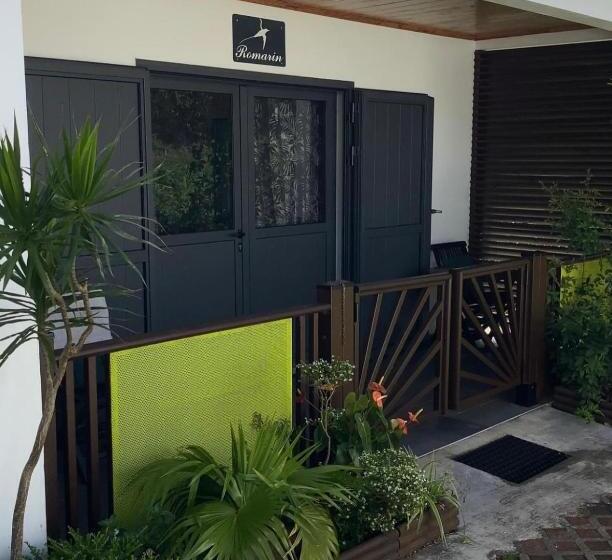 تختخواب و صبحانه Chambres Et Tables D Hote Du Voyageur