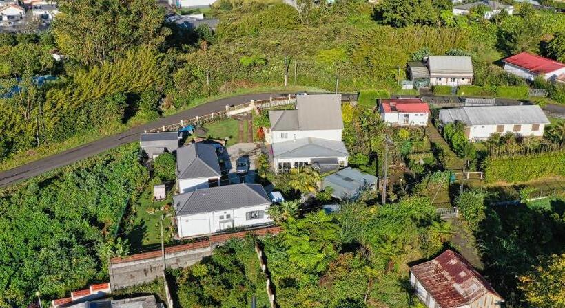 تختخواب و صبحانه Chambres Et Tables D Hote Du Voyageur