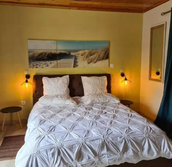 تختخواب و صبحانه Chambres Et Tables D Hote Du Voyageur