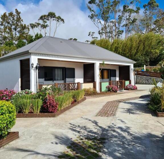 تختخواب و صبحانه Chambres Et Tables D Hote Du Voyageur