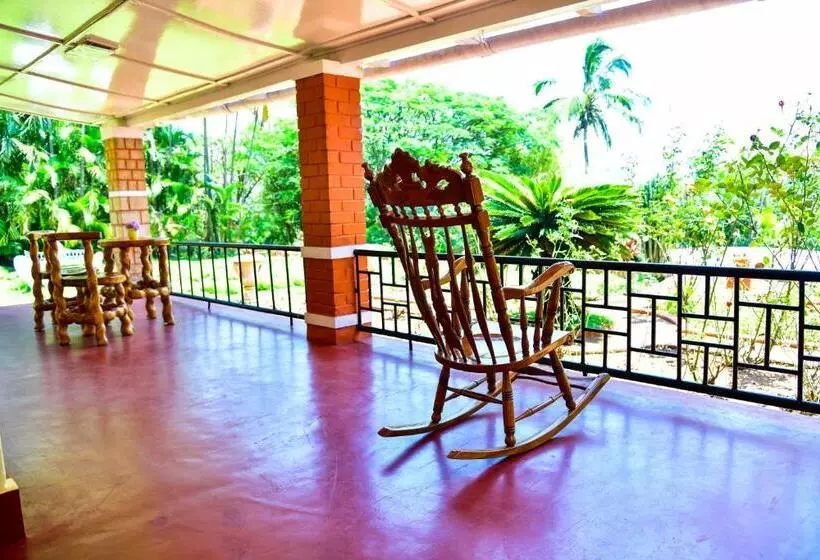 ベッドアンドブレックファースト Niraamaya Blue Mountain  Chikmagalur