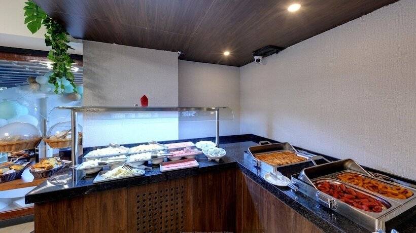 ホテル Leo Suites