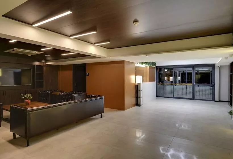 ホテル Leo Suites