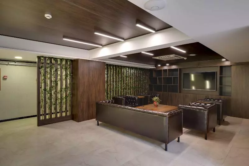 ホテル Leo Suites