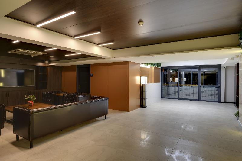 ホテル Leo Suites