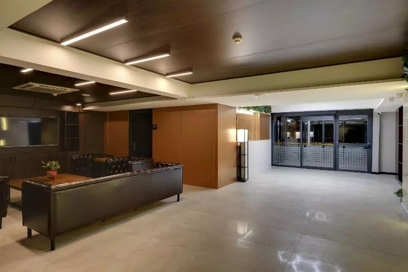 ホテル Leo Suites