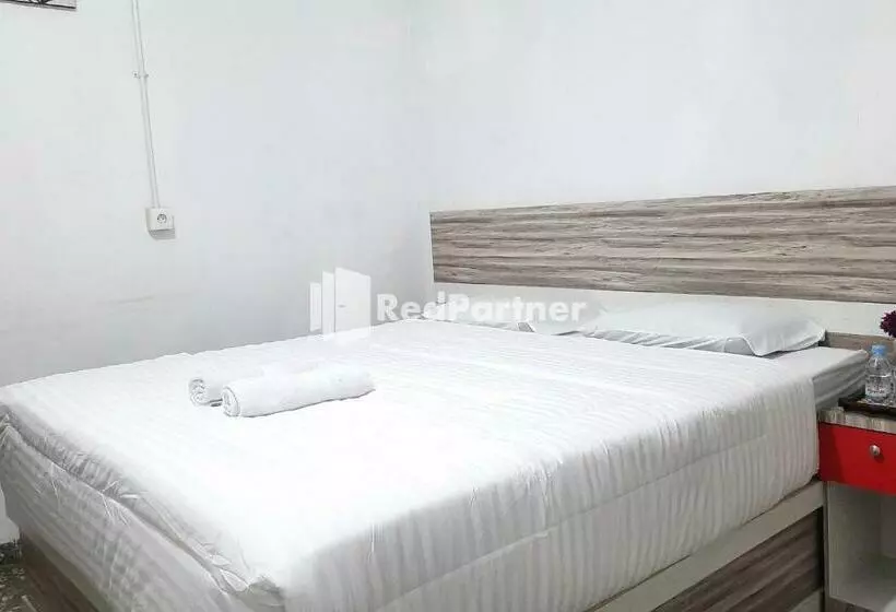 Hotelli Roemah Proklamasi Syariah Mitra Reddoorz