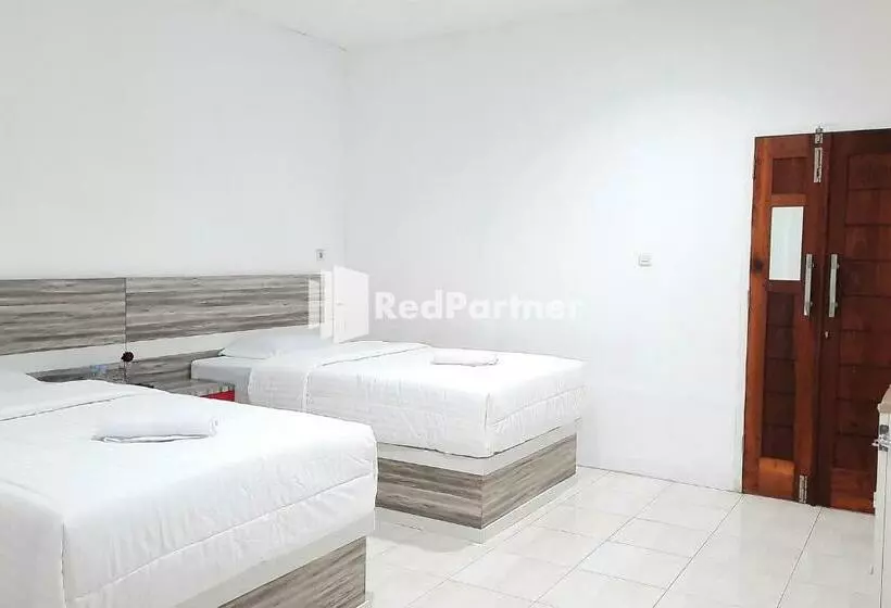 Hotelli Roemah Proklamasi Syariah Mitra Reddoorz