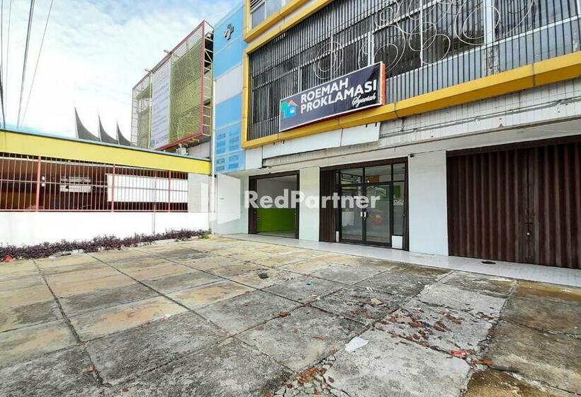 בית מלון כפרי Roemah Proklamasi Syariah Mitra Reddoorz