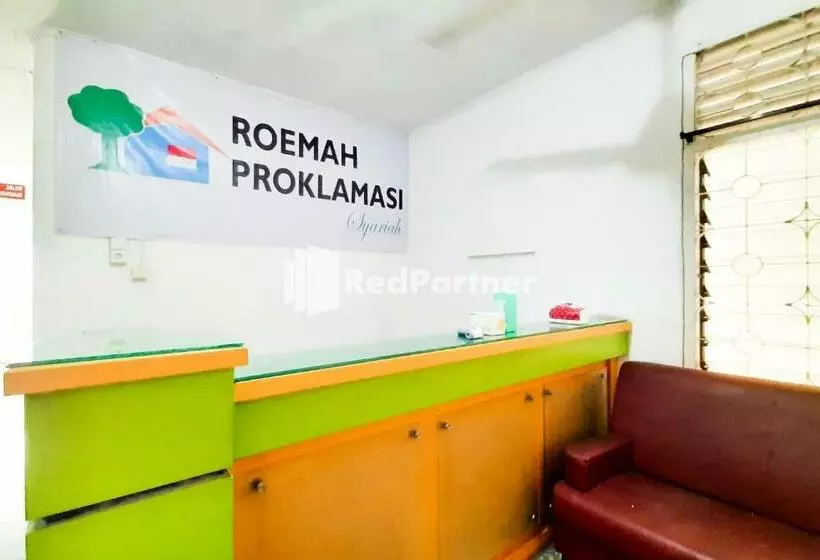Hotelli Roemah Proklamasi Syariah Mitra Reddoorz