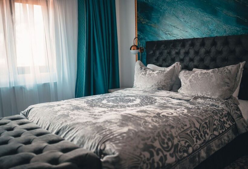 Suru Hotel & Restaurant