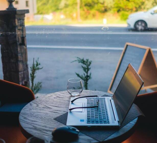 Suru Hotel & Restaurant