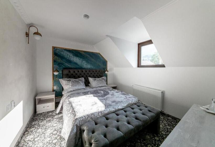 Suru Hotel & Restaurant