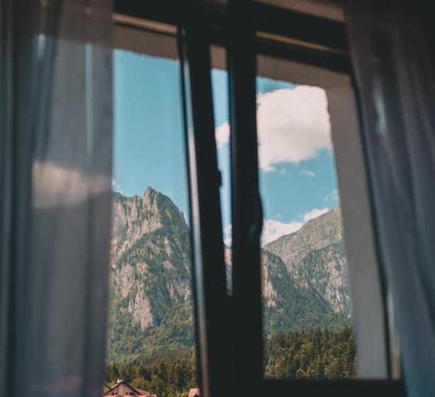 Suru Hotel & Restaurant