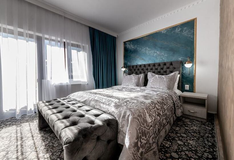 Suru Hotel & Restaurant