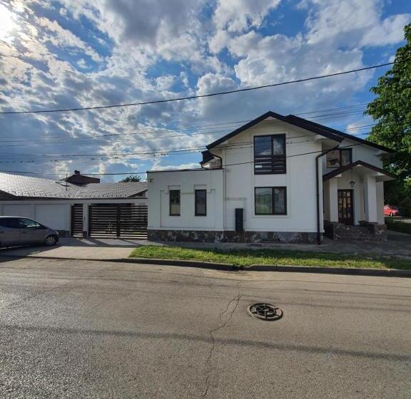 Pensiunea White Residence