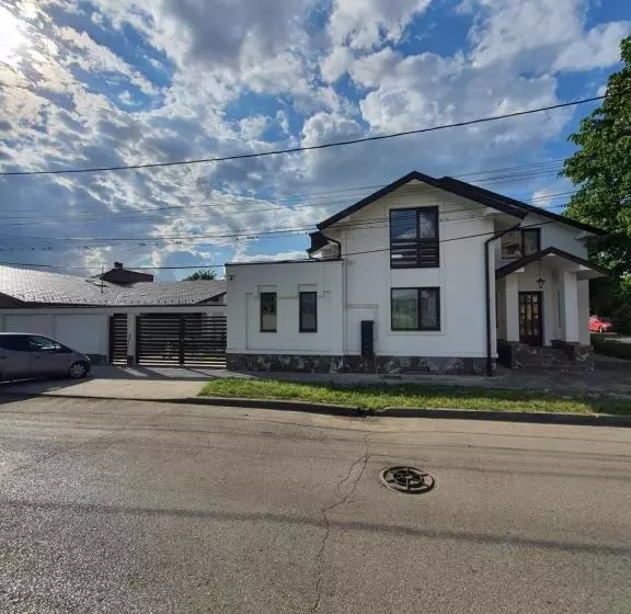 Pensiunea White Residence