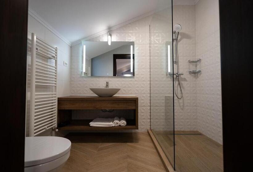 Pensiunea White Residence