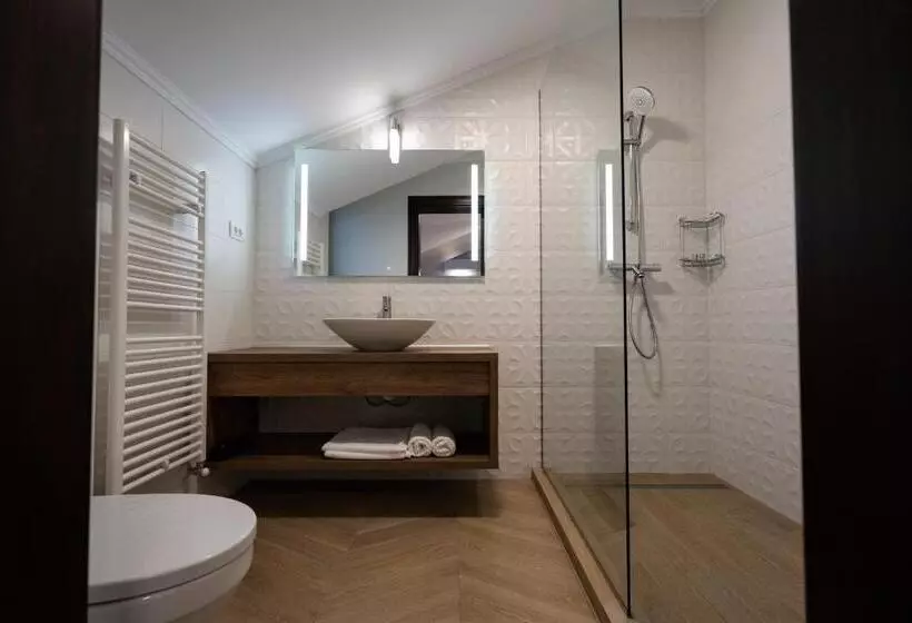 Pensiunea White Residence
