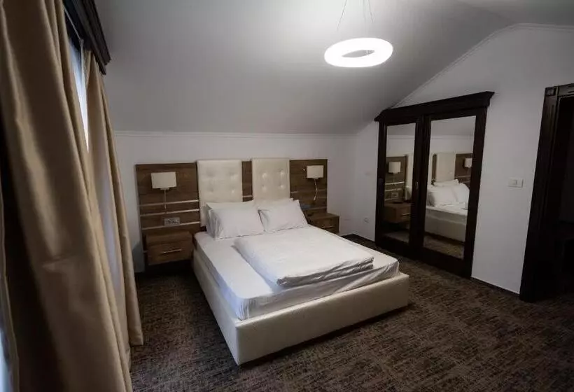 Pensiunea White Residence