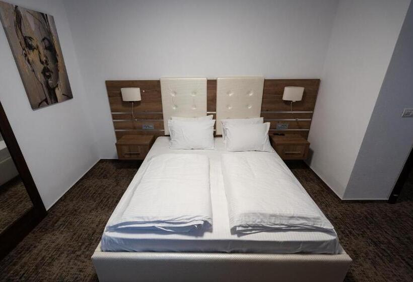 Pensiunea White Residence