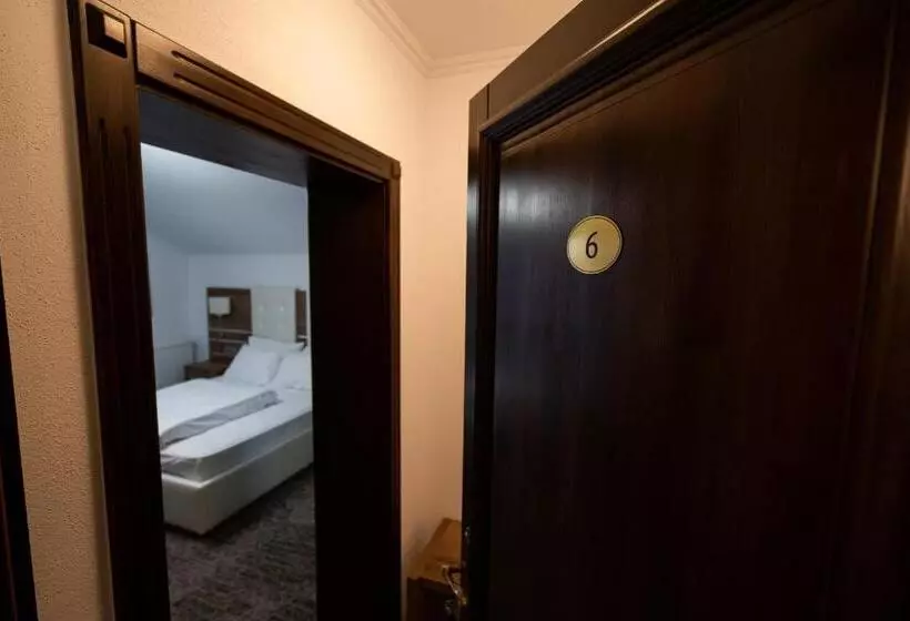 Pensiunea White Residence