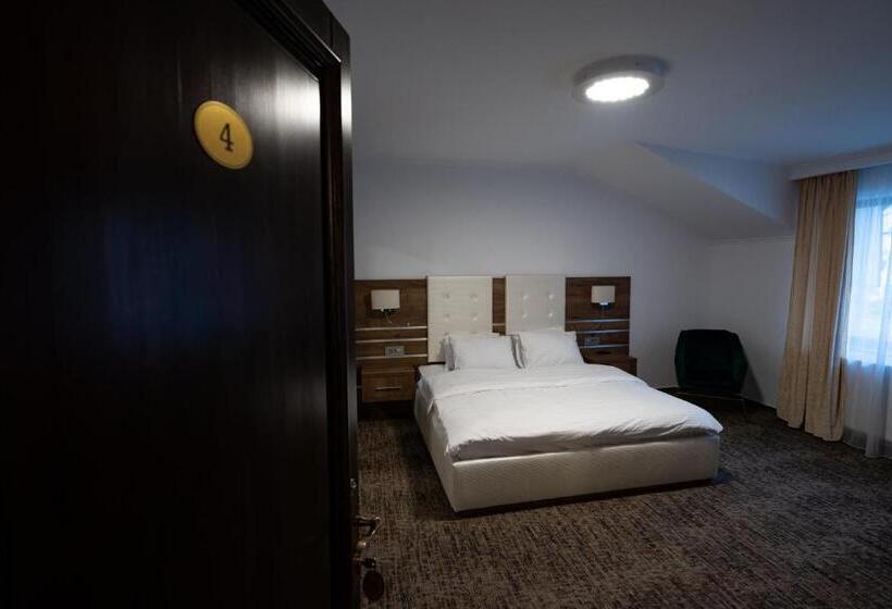 Pensiunea White Residence