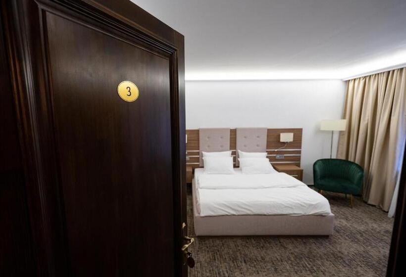 Pensiunea White Residence