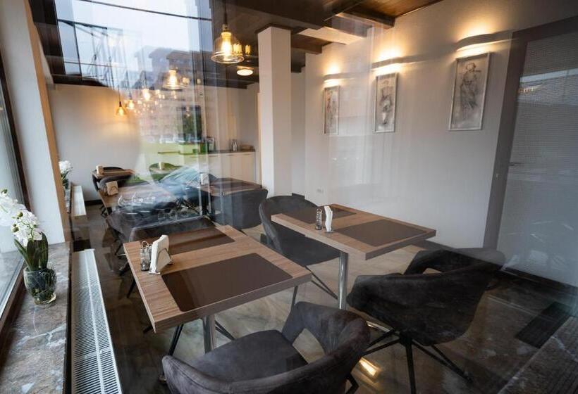 Pensiunea White Residence