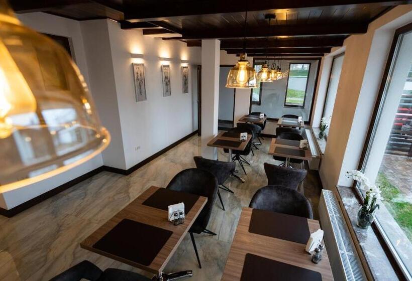 Pensiunea White Residence