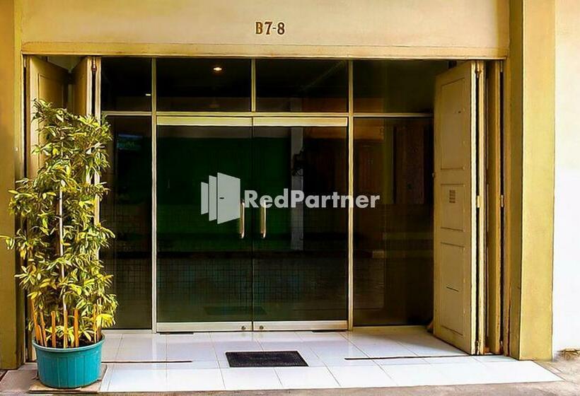 ホテル Carolina Transit Medan Mitra Reddoorz