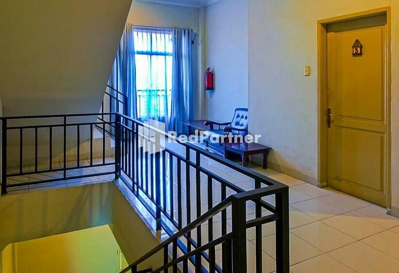 ホテル Carolina Transit Medan Mitra Reddoorz